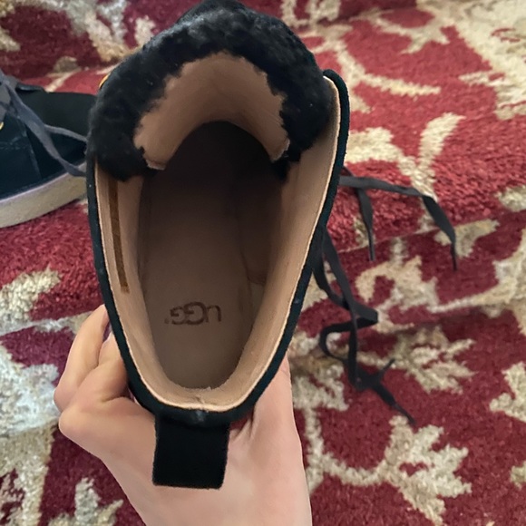 New❄️Gorgeous UGG wedge boot - Picture 5 of 8